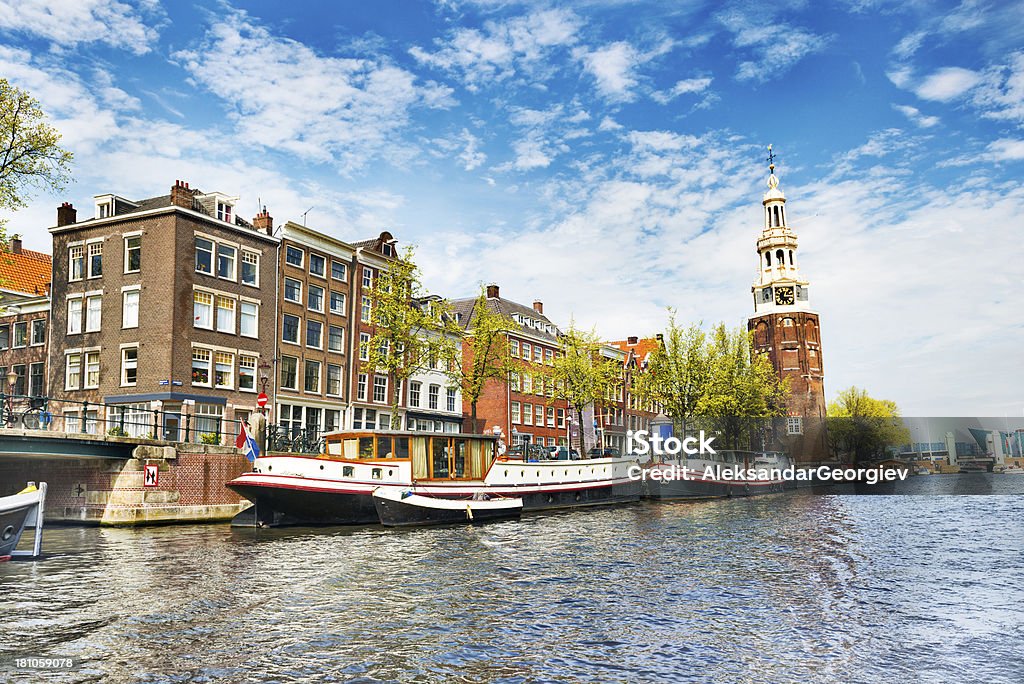 Canale di Amsterdam, Munttoren a Centrum (tower) - Foto stock royalty-free di Acqua