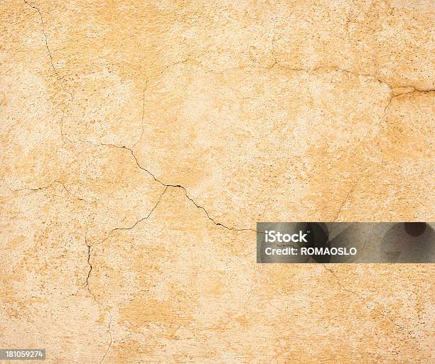 Textura De Fundo De Parede Amarelo Romano Roma Itália - Fotografias de stock e mais imagens de Acabado