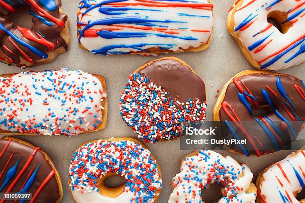 Patriotische Donuts Stockfoto und mehr Bilder von Krapfen und Doughnuts - Krapfen und Doughnuts, Weiß, Blau