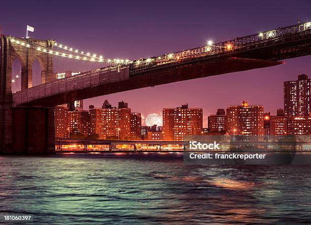 New York City Skyline Mit Feuerwerk Am 4 Juli Stockfoto und mehr Bilder von 4. Juli - 4. Juli, Außenaufnahme von Gebäuden, Bankenviertel