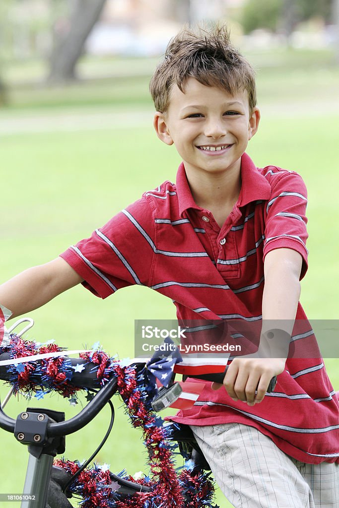 Menino na bicicleta - Foto de stock de Azul royalty-free