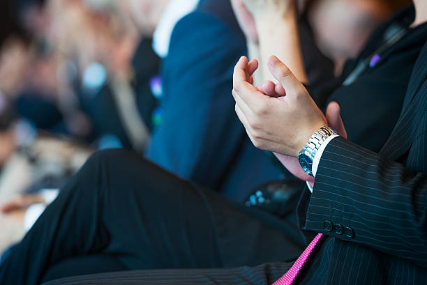 istock Businesspeople applauding 181061500