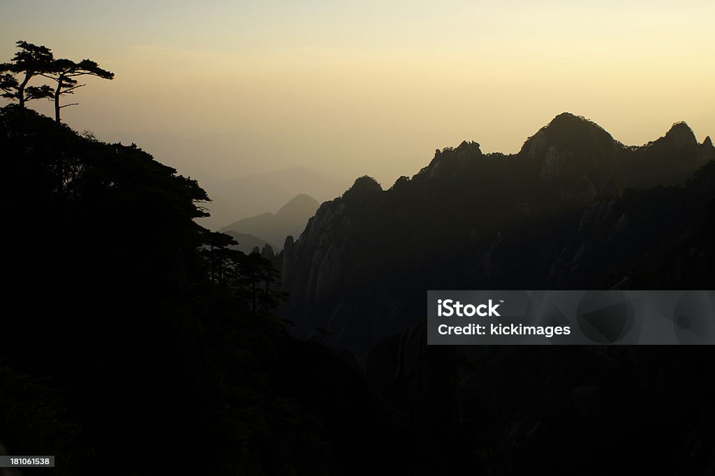 Montañas Huangshan - Foto de stock de Acantilado libre de derechos