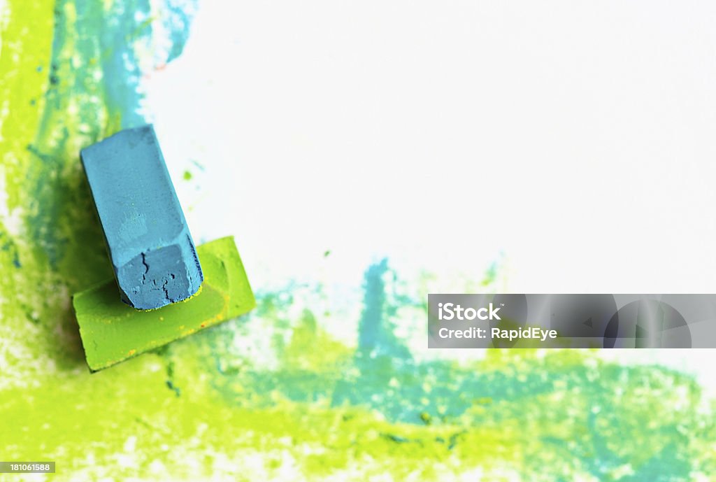 Frontière d'angle lumineuse attiré dans les zones verte et bleue crayons de couleur pastel - Photo de Angle libre de droits