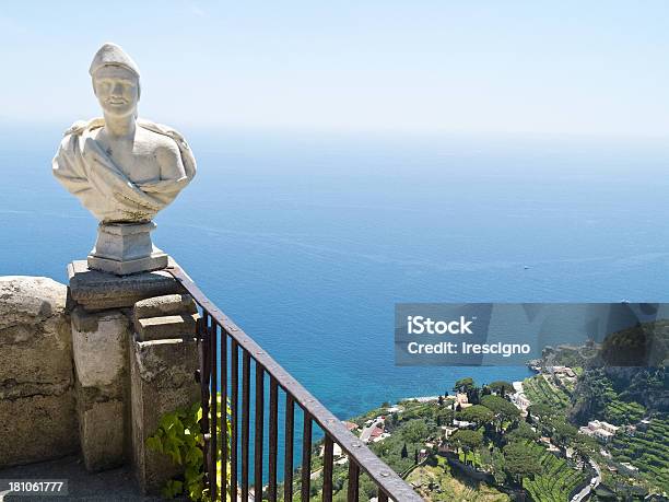 Ravellocostiera Amalfitana - Fotografie stock e altre immagini di Amalfi - Amalfi, Balaustrata, Balcone