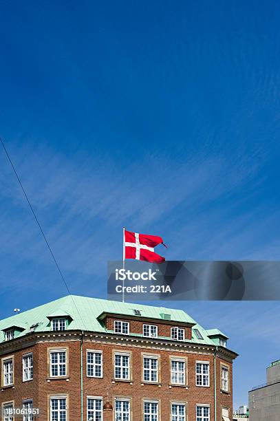 Kopenhagen Dänische Flagge Auf Einem Gebäude Stockfoto und mehr Bilder von Architektur - Architektur, Außenaufnahme von Gebäuden, Blau