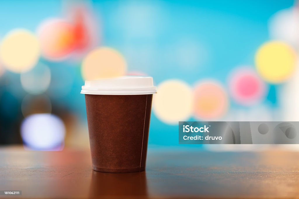 Papierowy kubek do kawy - Zbiór zdjęć royalty-free (Bar kawowy)