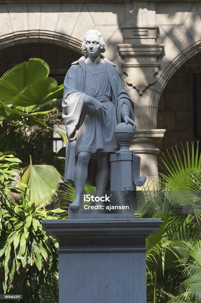 statue of Christopher Columbus, w centrum Hawana, Kuba - Zbiór zdjęć royalty-free (Miasto)