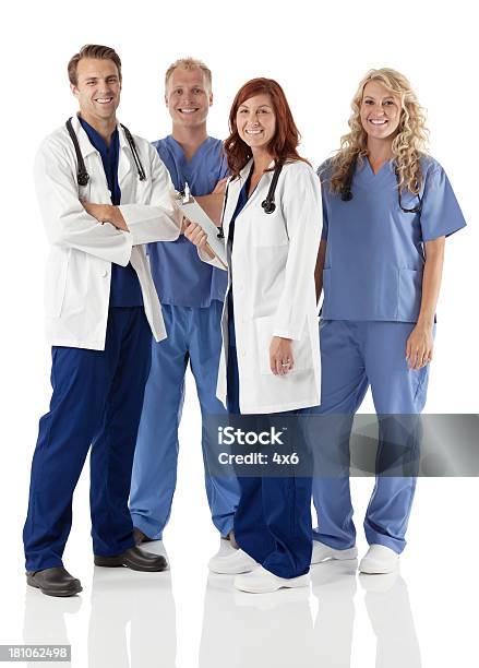 Sorridere I Professionisti Del Settore Sanitario - Fotografie stock e altre immagini di Sanità e medicina - Sanità e medicina, Sfondo bianco, Felicità
