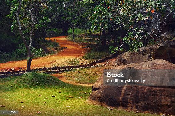 Photo libre de droit de Sigiriya banque d'images et plus d'images libres de droit de Aiguille rocheuse - Aiguille rocheuse, Antique, Arbre