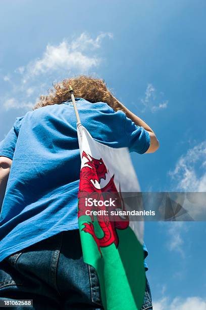 Sob Um Céu Do País De Gales - Fotografias de stock e mais imagens de Adulto - Adulto, Bandeira, Bandeira Nacional