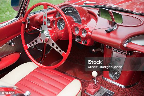 Винтажный Панель Из Corvette — стоковые фотографии и другие картинки Старомодный - Старомодный, Стиль ретро, Спортивный автомобиль