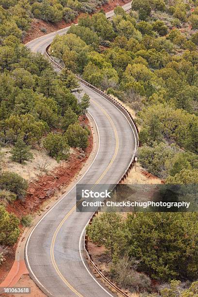Tortuosa Strada Di Campagna Paesaggio Deserto - Fotografie stock e altre immagini di Ambientazione esterna - Ambientazione esterna, Area selvatica, Arizona