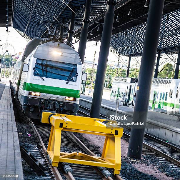 Tren Llega A La Estación Central De Helsinki Foto de stock y más banco de imágenes de Helsinki - Helsinki, Moderno, Tren