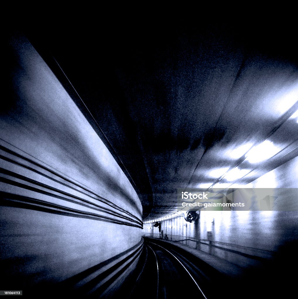 Túnel de tren de alta velocidad - Foto de stock de Bajo tierra libre de derechos