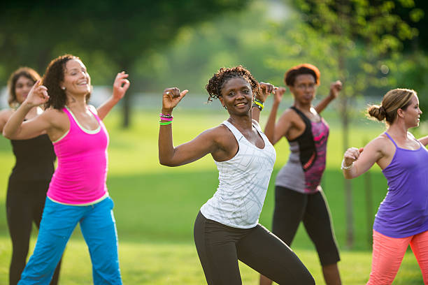 istock Outdoor Dance Fitness Class 181064403