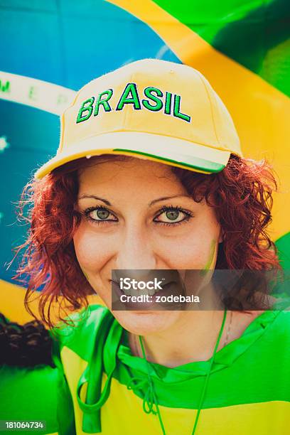 Photo libre de droit de Jeune Belle Femme Fans De Léquipe Du Brésil De Football banque d'images et plus d'images libres de droit de Adolescence