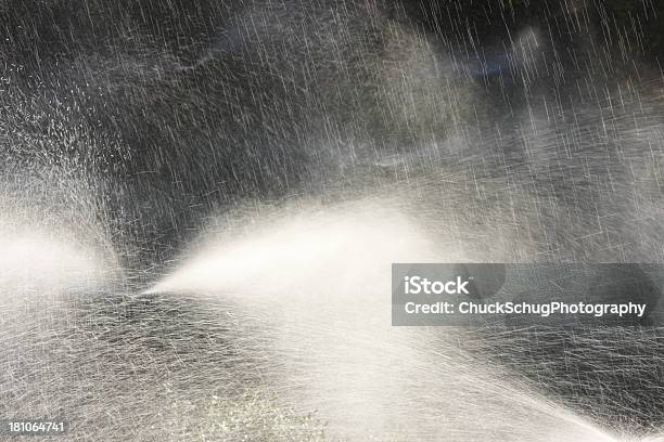 Sistema Rociador Pulverización De Riego De Jardín Foto de stock y más banco de imágenes de Actividad - Actividad, Actividad de agricultura, Agricultura