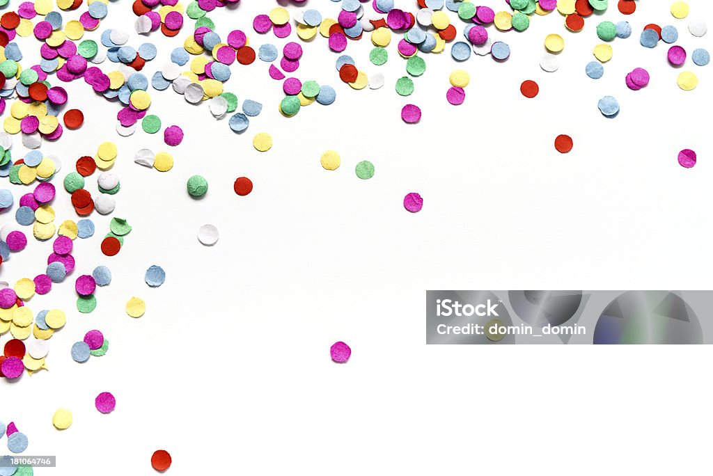Multicolore del cerchio carta coriandoli isolato su sfondo bianco - Foto stock royalty-free di Coriandoli