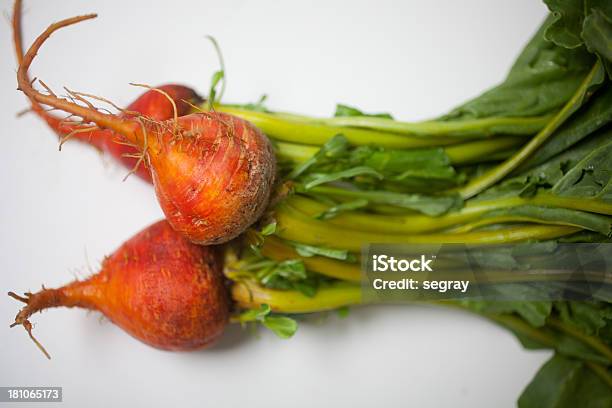 Fresca Insalata Con Barbabietole Dorata Allegato - Fotografie stock e altre immagini di Barbabietola - Barbabietola, Barbietola dorata, Giallo