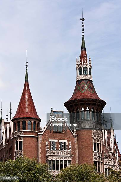 Arquitectura De Barcelona El Turismo De Destinos De Viaje Foto de stock y más banco de imágenes de Aire libre