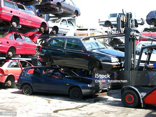 Carro De Reciclagem - Fotografias de stock e mais imagens de Amolgado - Amolgado, Amontoar, Amortecedor