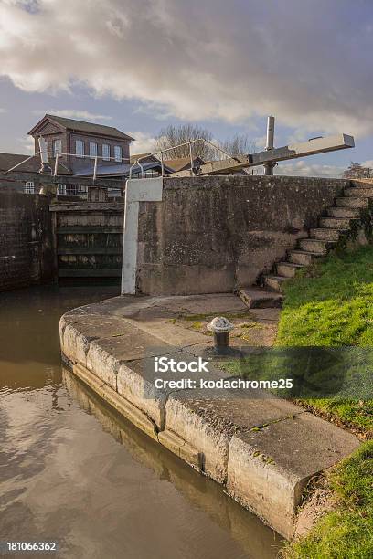 Canal De Foto de stock y más banco de imágenes de Agua - Agua, Aire libre, Barcaza - Embarcación industrial