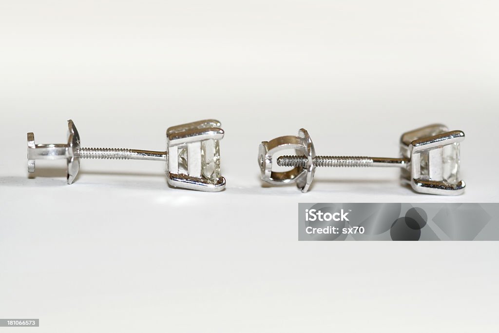 Screwback pendientes de diamantes - Foto de stock de Aniversario libre de derechos