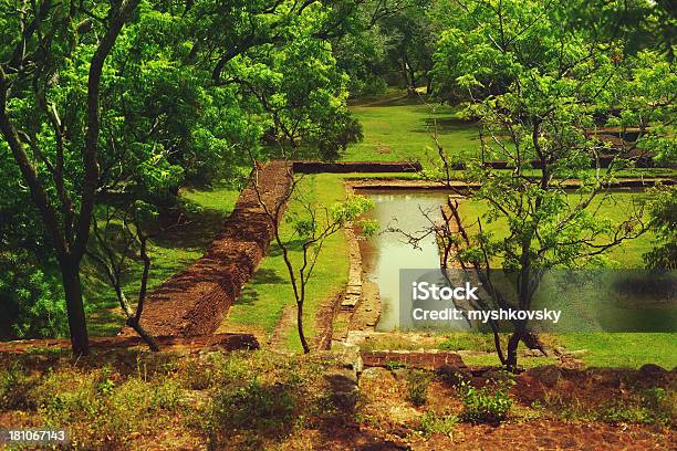Sigiriya Foto de stock y más banco de imágenes de Agua - Agua, Aire libre, Ajardinado