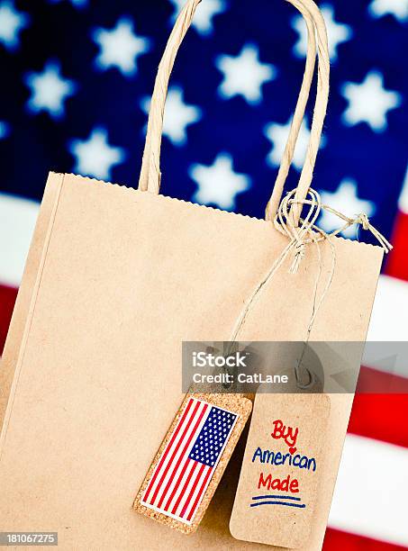 Acquista Prodotti Americani Resi - Fotografie stock e altre immagini di Appoggiare una causa - Appoggiare una causa, Bandiera degli Stati Uniti, Bianco