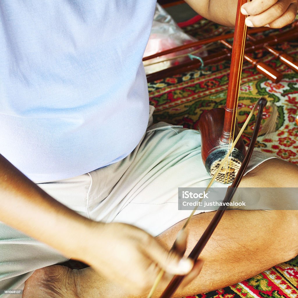 Jouant Thai fidel - Photo de Archet libre de droits