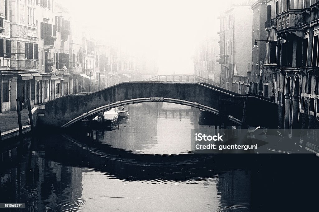 Veneza, em meio a um nevoeiro, um dia em de novembro - Foto de stock de Cidade royalty-free