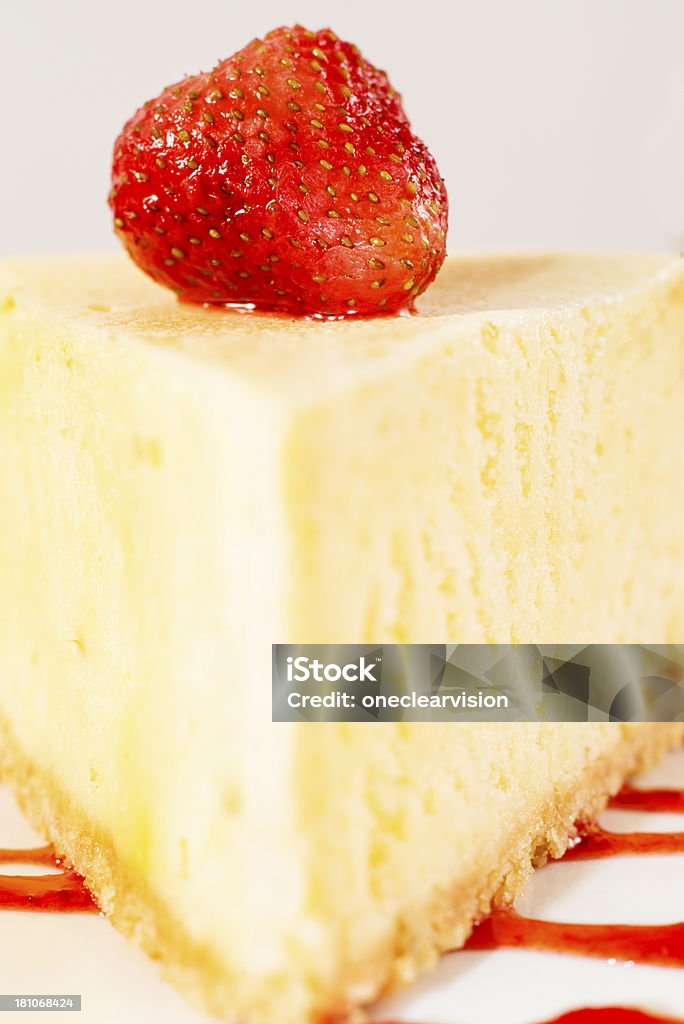 Cheesecake de morango - Foto de stock de Assado no Forno royalty-free
