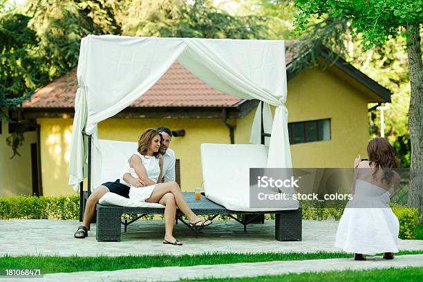 Foto de Seus Amigos e mais fotos de stock de 25-30 Anos - 25-30 Anos, Abraçar, Adulto