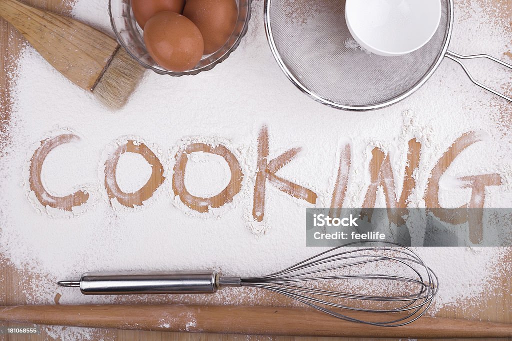 Cuisiner texte avec œuf sur bois conduit - Photo de Aliment libre de droits