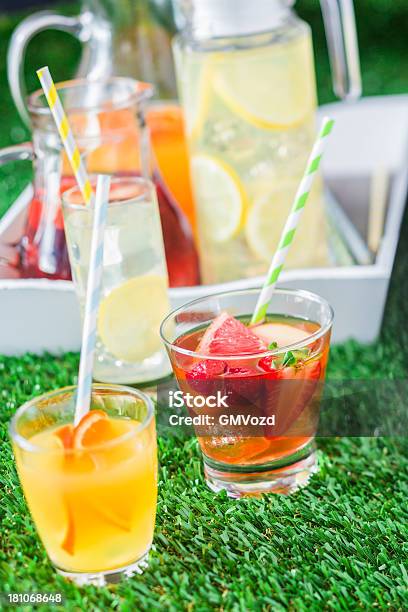 Sommerdrinks Stockfoto und mehr Bilder von Alkoholisches Getränk - Alkoholisches Getränk, Beere - Obst, Bowle