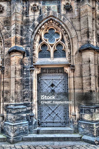 Hdr Image Antigua Puerta De Metal Y En Paredes De Iglesia Foto de stock y más banco de imágenes de Antiguo