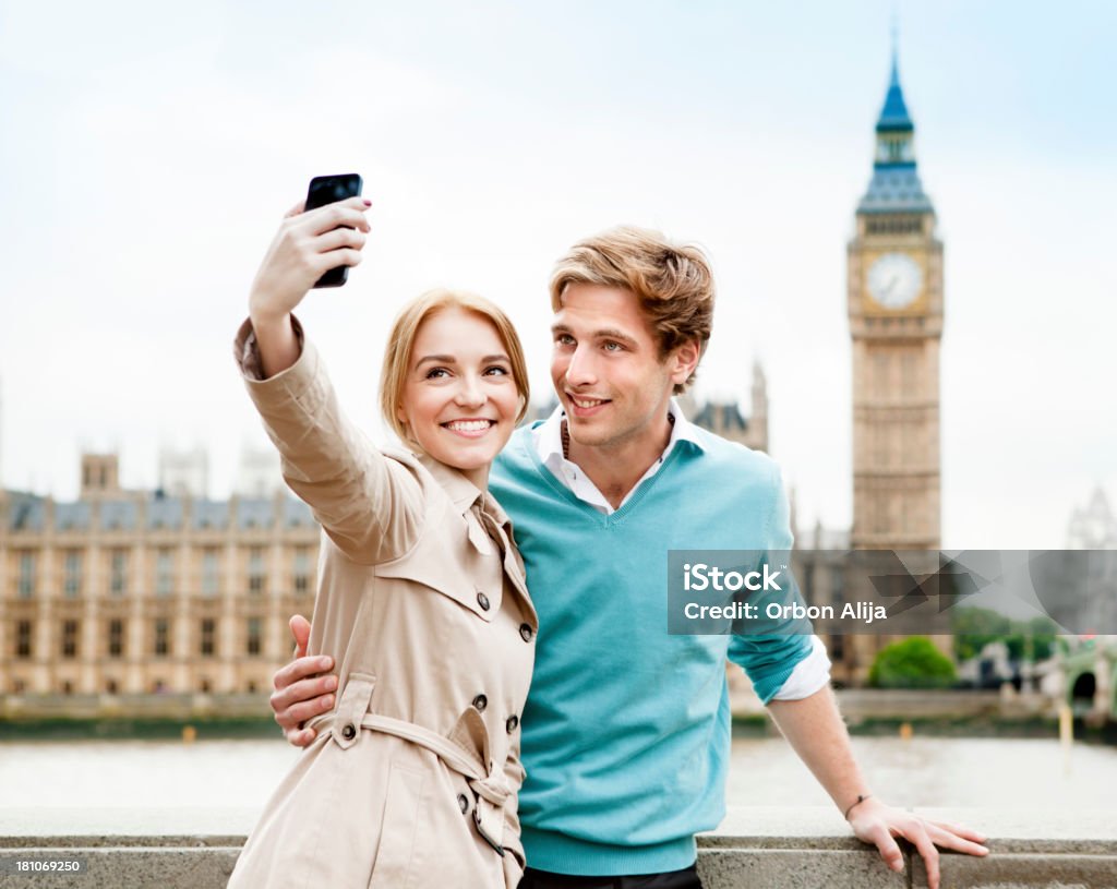 Pareja de vacaciones en Londres - Foto de stock de Amistad libre de derechos