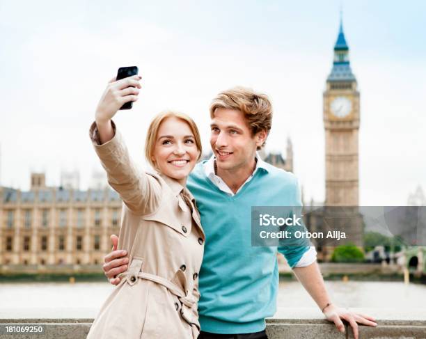 Para Na Wakacje W Londynie - zdjęcia stockowe i więcej obrazów Big Ben - Big Ben, Przyjaźń, 20-24 lata
