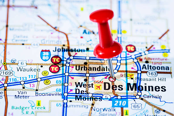 istock US capital cities on map series: Des Moines, Iowa, IA 181069271