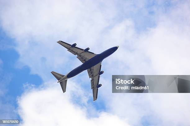 Foto de Estreito e mais fotos de stock de Avião - Avião, Avião comercial, Céu - Fenômeno natural