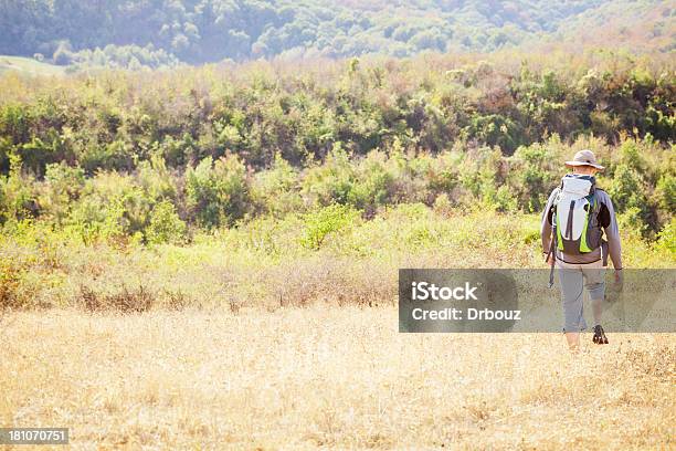 Excursionista Foto de stock y más banco de imágenes de 30-39 años - 30-39 años, 40-49 años, Actividad