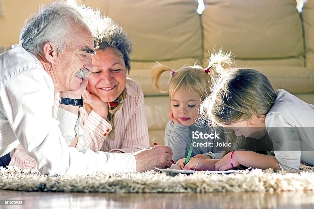 Avós Jogando com sua granddauthers. - Royalty-free 2-3 Anos Foto de stock