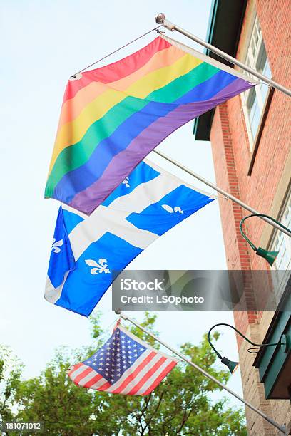 Estados Unidos Y La Bandera Gay Quebec Foto de stock y más banco de imágenes de Derechos LGBTQI - Derechos LGBTQI, Quebec, Amarillo - Color