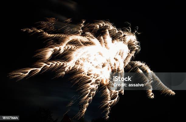 Foto de Incrível Explosão De Fogos De Artifício e mais fotos de stock de Aniversário de casamento - Aniversário de casamento, Azul, Chá de bebê