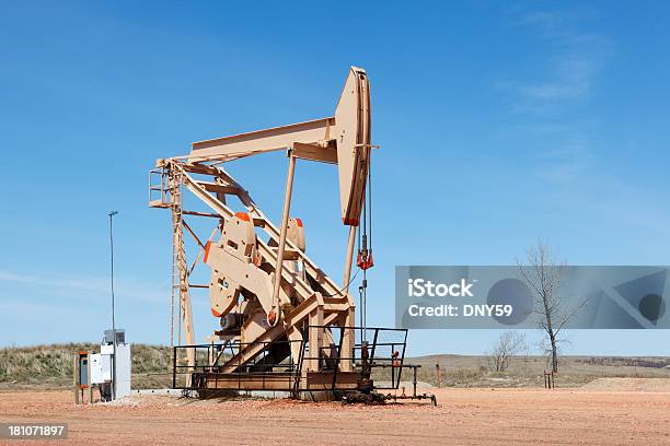 Северная Дакота Нефтяной Насос — стоковые фотографии и другие картинки Machinery - Machinery, Без людей, Бензин