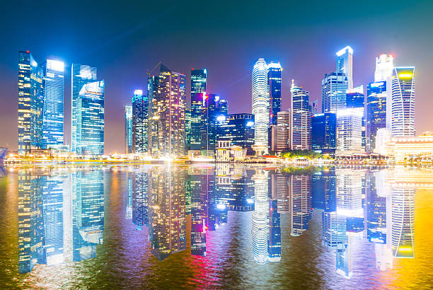 vista panorámica del paisaje urbano de singapur - merlion singapore marina bay lighting equipment fotografías e imágenes de stock