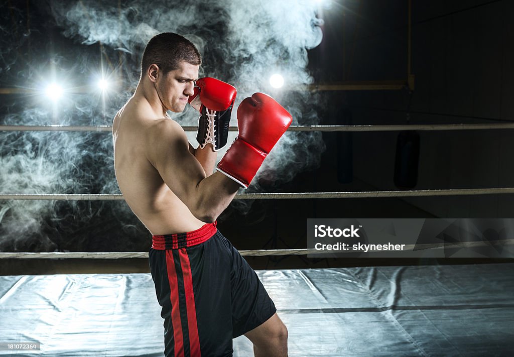 Robusto boxer esercizio fisico. - Foto stock royalty-free di Pesi massimi