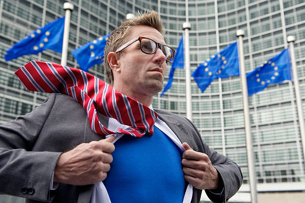 empresário de super-herói europeia se prepara para guardar europa - man of steel - fotografias e filmes do acervo