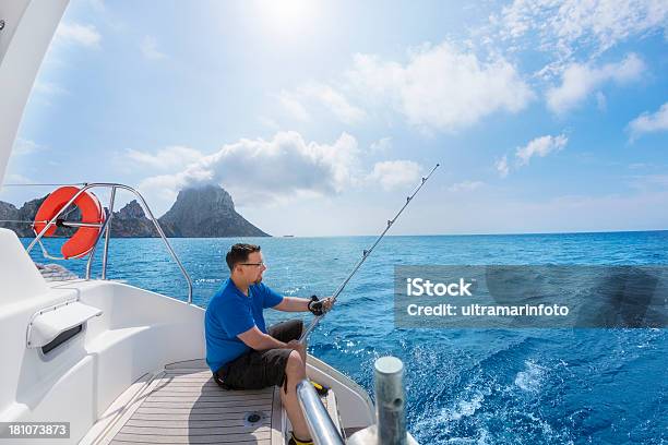 Foto de Pesca No Belo Mar Azul e mais fotos de stock de Adulto - Adulto, Atividade Recreativa, Azul